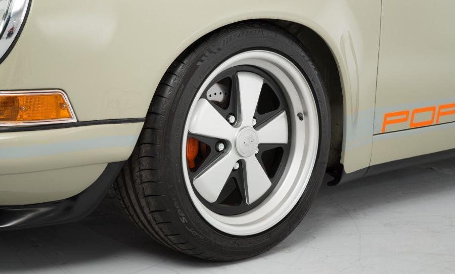  Porsche 911 Restomod by Theon 2016 года  (фото 27 из 40)